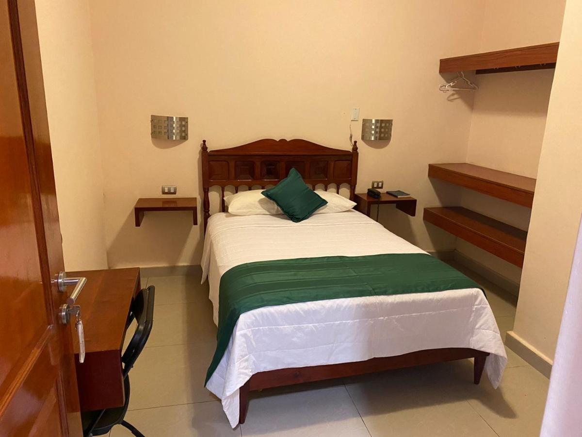 Tariri Hotel Pucallpa Bagian luar foto