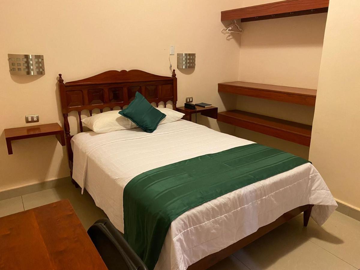 Tariri Hotel Pucallpa Bagian luar foto