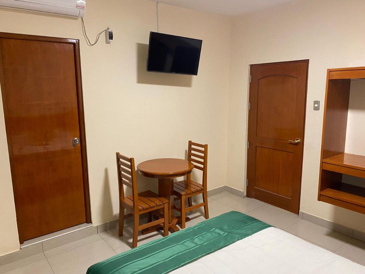 Tariri Hotel Pucallpa Bagian luar foto
