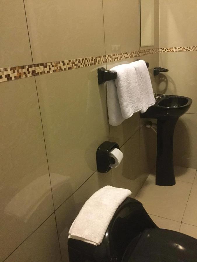 Tariri Hotel Pucallpa Bagian luar foto